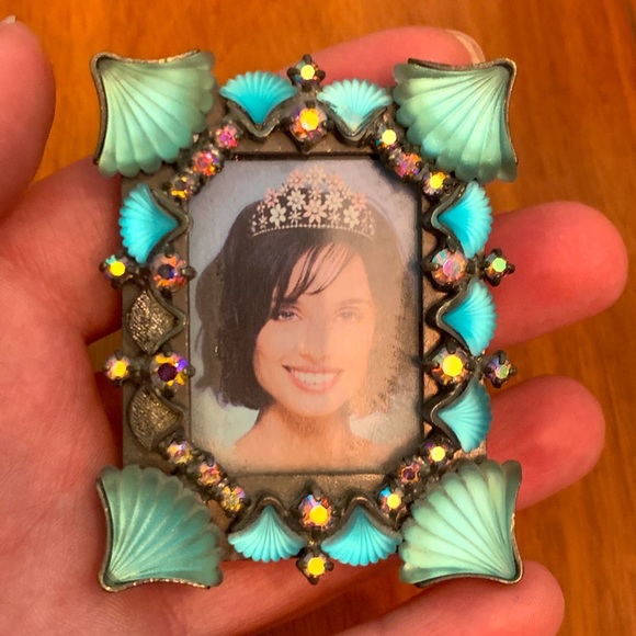 Miniature Turquoise Shell Frame - Picture 1 of 3